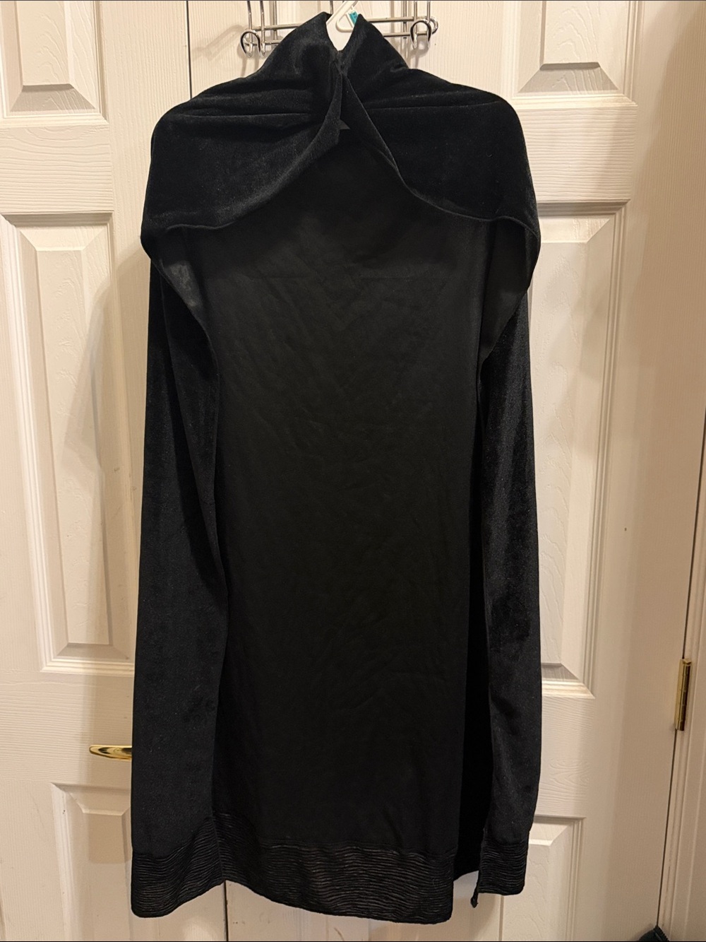 Spirit Halloween Deluxe Black Velour Costume Cape Youth M sz 8 - 10
